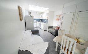 Stay Sa Cosy Equipped Studios Available 10 Mins From The City! Free Wifi &50